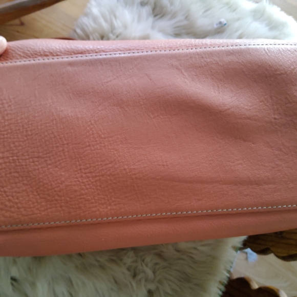 Elegant Peach Leather Shoulder Bag - Picture 9 of 15